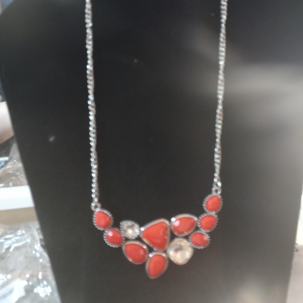 Red dazzling necklace w/earrings